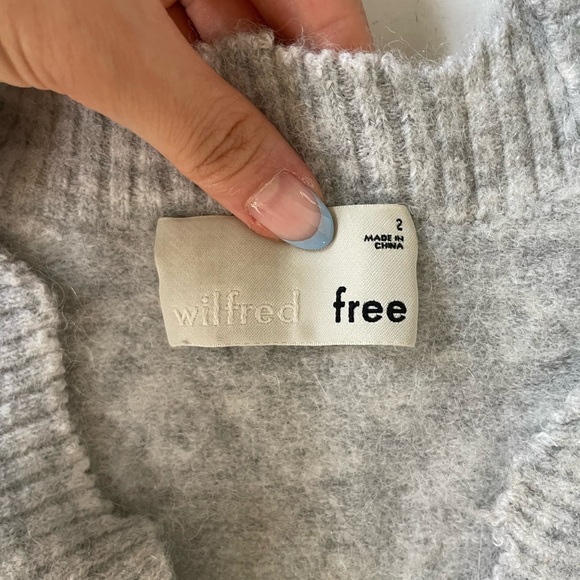 Aritzia grey sweater - Picture 5 of 9